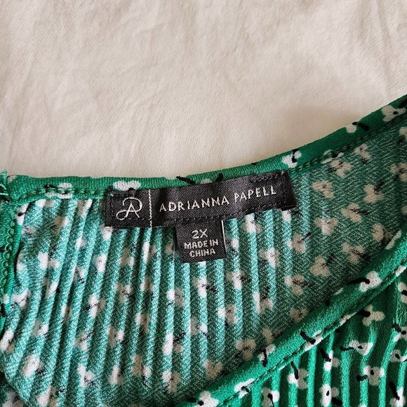 Adrianna Papell Tiered Flutter SS Green Ditsy Floral Print Top Plus Womens 2X - Picture 5 of 14